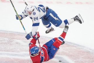 NHL | Simulanti, klauni, zloději. Montreal rozčílil Kučerov i nepotrestaný atentát na Slafkovského - Sport.cz